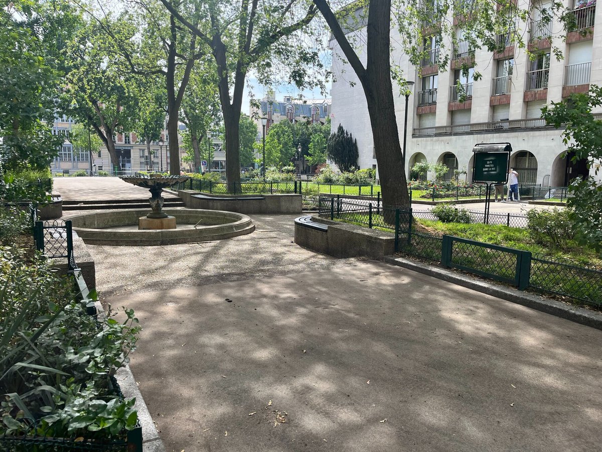 Le Parisien tweet media