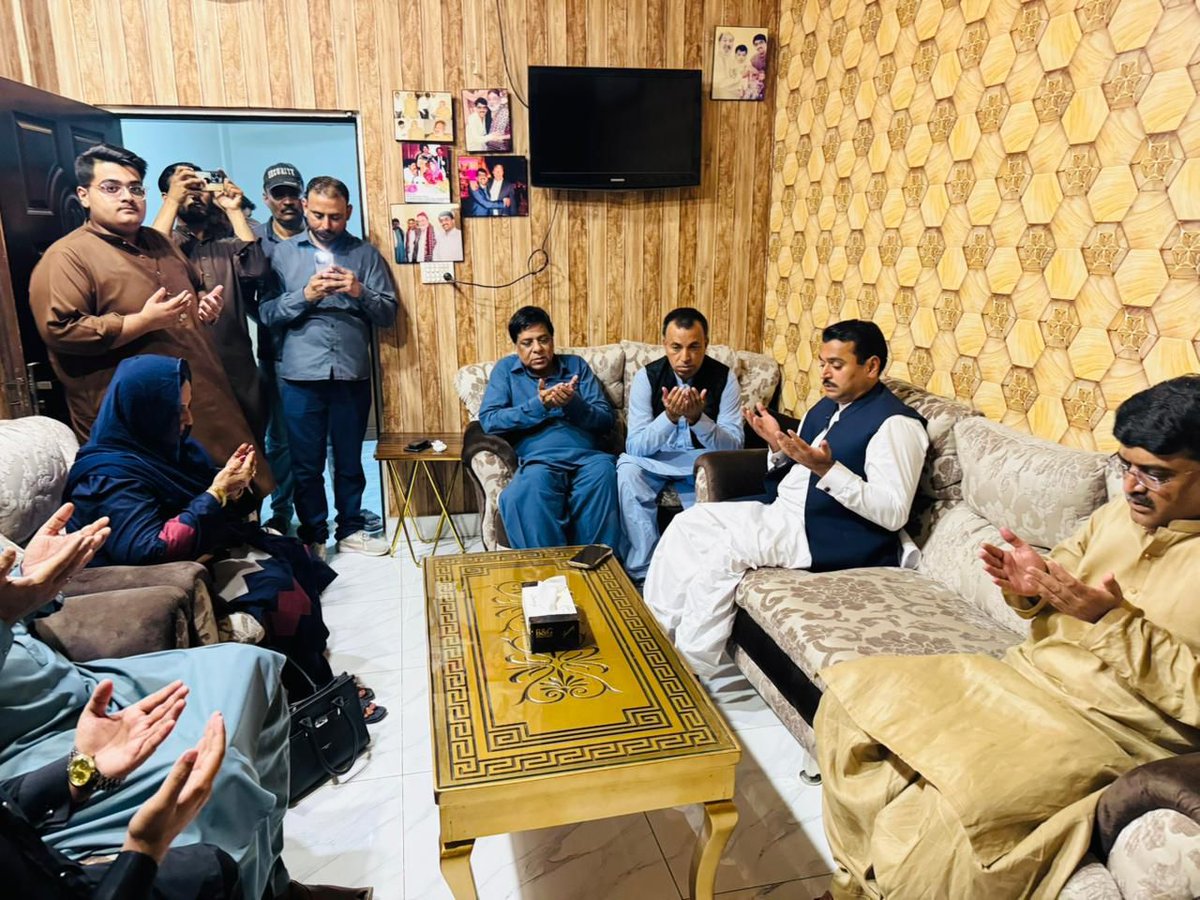 Sheerazkeerio72's tweet image. Mayor Hyderabad @KashifShoroPPP expresses deep grief over the passing of Salman Munshi brother of Abdul Wahab Munshi 
Prays for eternal peace of the deceased and strength for the bereaved family
#Hyderabad #Condolences #RIP