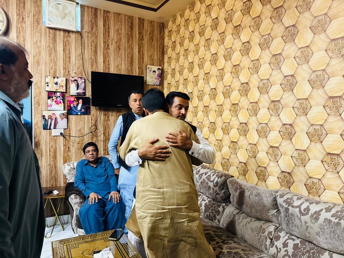 Sheerazkeerio72's tweet image. Mayor Hyderabad @KashifShoroPPP expresses deep grief over the passing of Salman Munshi brother of Abdul Wahab Munshi 
Prays for eternal peace of the deceased and strength for the bereaved family
#Hyderabad #Condolences #RIP