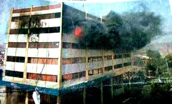 OmarDavila's tweet photo. Un 29 de abril de 1999 nací de nuevo. Se incendió el edificio de la radio, nos bajaron los bomberos y ahí estuvo la cruz roja, les debo mi vida.
Desde entonces les dono mi tiempo, mis medios y lo que pidan.
Hoy es la jornada del millón y más.
Tu puedes ayudar también. https://t.co/p2KN4wdwzg