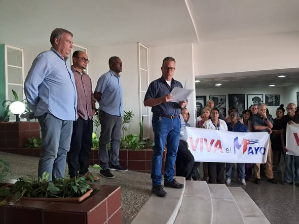 MinturCuba's tweet photo. 🇨🇺Los trabajadores del MINTUR reafirman su apoyo a la Revolución. El turismo, como expresión de nuestra cultura y hospitalidad, también se suma a la defensa de la soberanía.
El 1o de Mayo estarán presentes en la Tribuna Antimperialista.🇨🇺

#CubaEstaFirme #LaPatriaSeDefiende https://t.co/qaGb9gnZXV