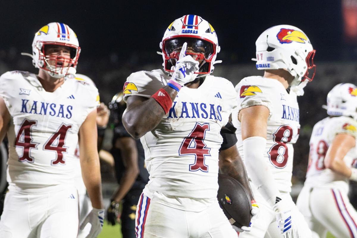 AntonioDural4's tweet image. #AGTG After a great conversation with @CoachBshelb - I am blessed and excited to have received an offer from @KU_Football 
#RockChalkJayHawk #OakEm #P4 @RecruitingTheO @KLEINOAKFB 
@CoachLeipold @Coach_BCarp @zkelley1985 @Coach_CJWard @coach_fav @jaycob_freeman @Jalil_Johnson21