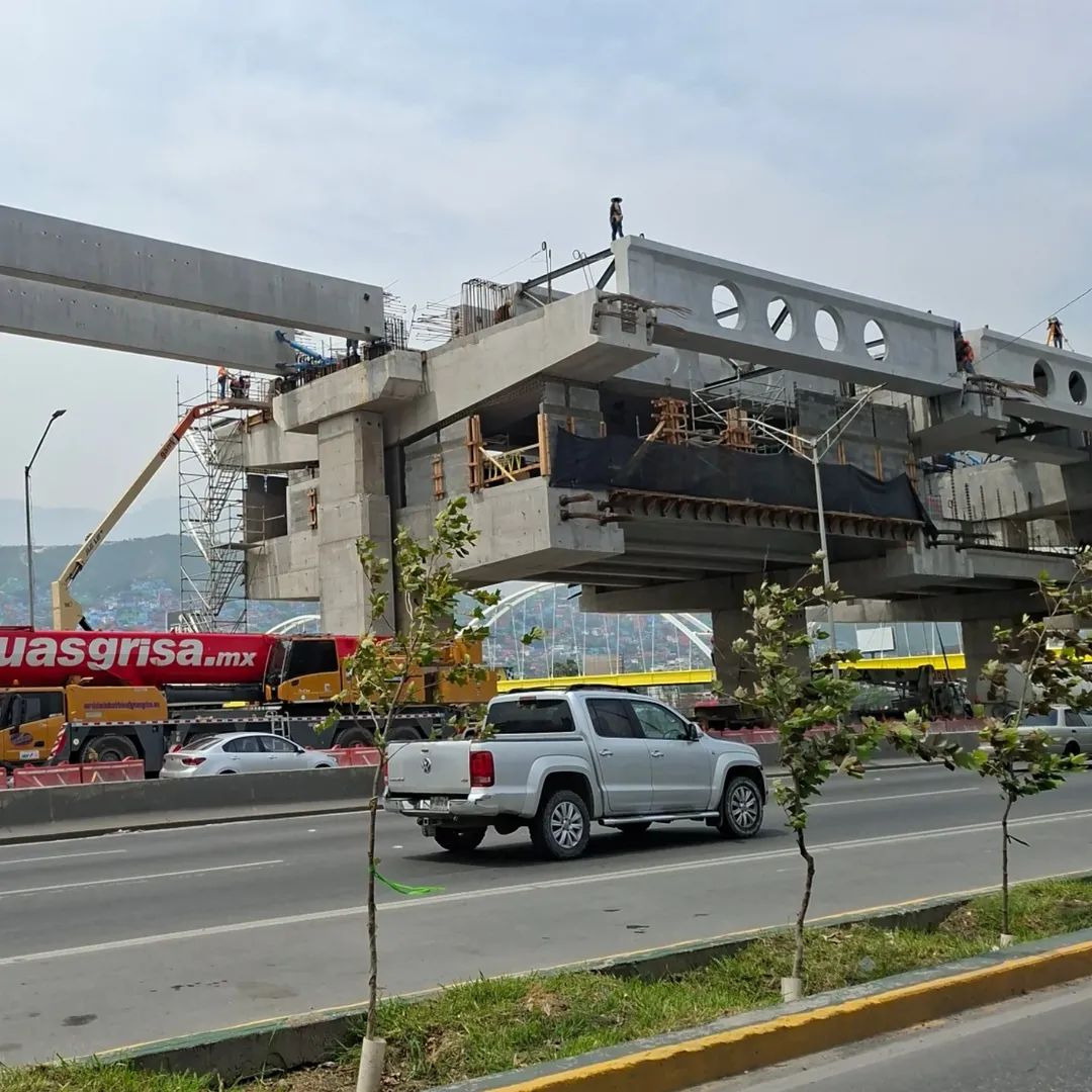 SntVTC's tweet image. Les comparto algunas fotos que acabo de tomar de la construcción de la Linea 4 del Metrorrey en la Avenida constitución 🤠

En próximas horas les traeré actualizaciones exclusivas 🫪🫣

#Metrorrey #Movilidad #Metro #México #NuevoLeón