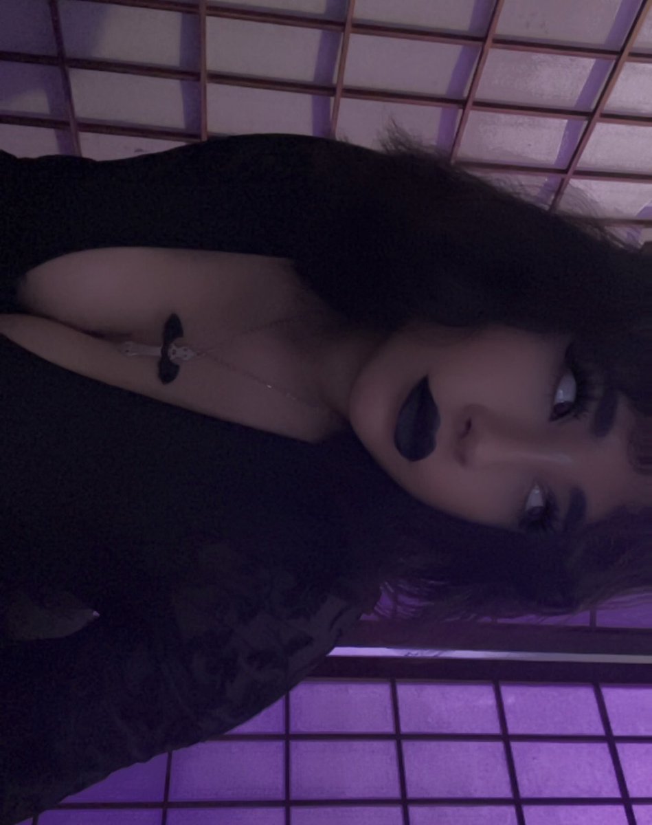 Rae 🖤 tweet media