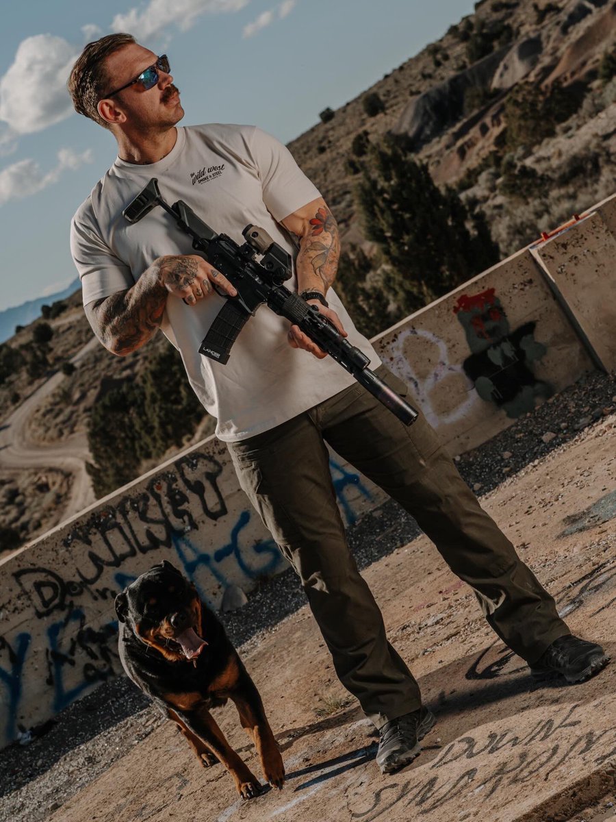 gqarmory's tweet image. Ramble on // 2 of mans best friends.
GQ Paladin + Doggo 
@LancerSystems 

#gq #doggo #pupper