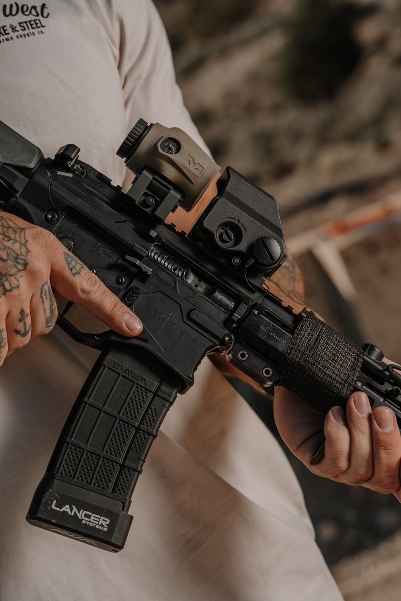 gqarmory's tweet image. Ramble on // 2 of mans best friends.
GQ Paladin + Doggo 
@LancerSystems 

#gq #doggo #pupper