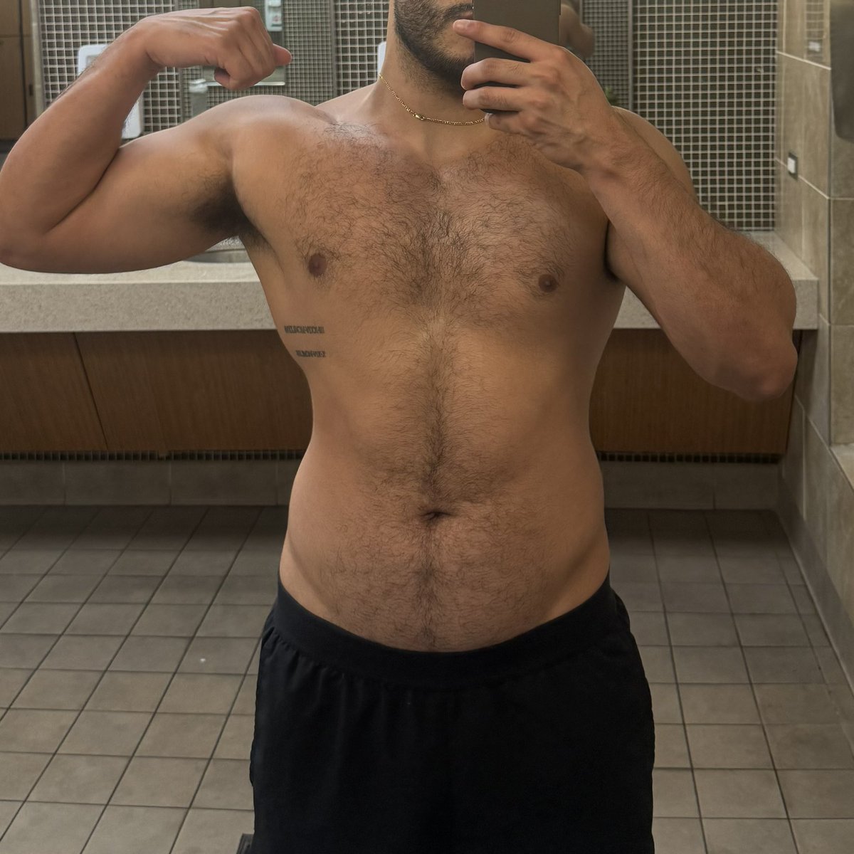 anej0papi's tweet photo. 💪🤓 https://t.co/9vzyIbUQJg