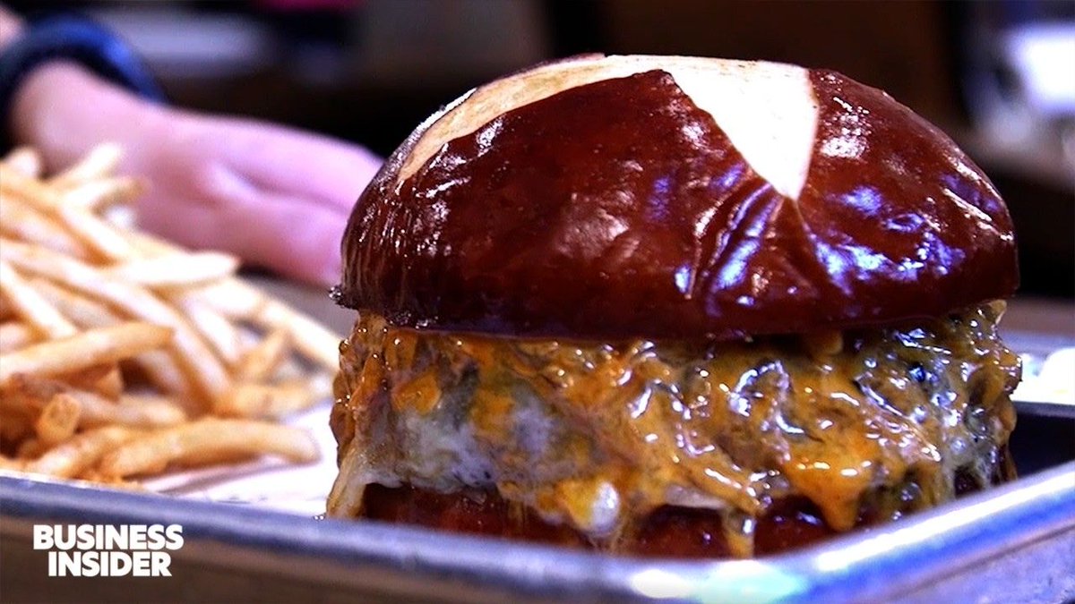 techjunkiejh's tweet image. 20 #BucketList Foods In #NYC buff.ly/nE2gBJ0   (video)    #Food #FoodsTj #FastFood   #Society #Culture #Travel   #Restaurants  #History #USA