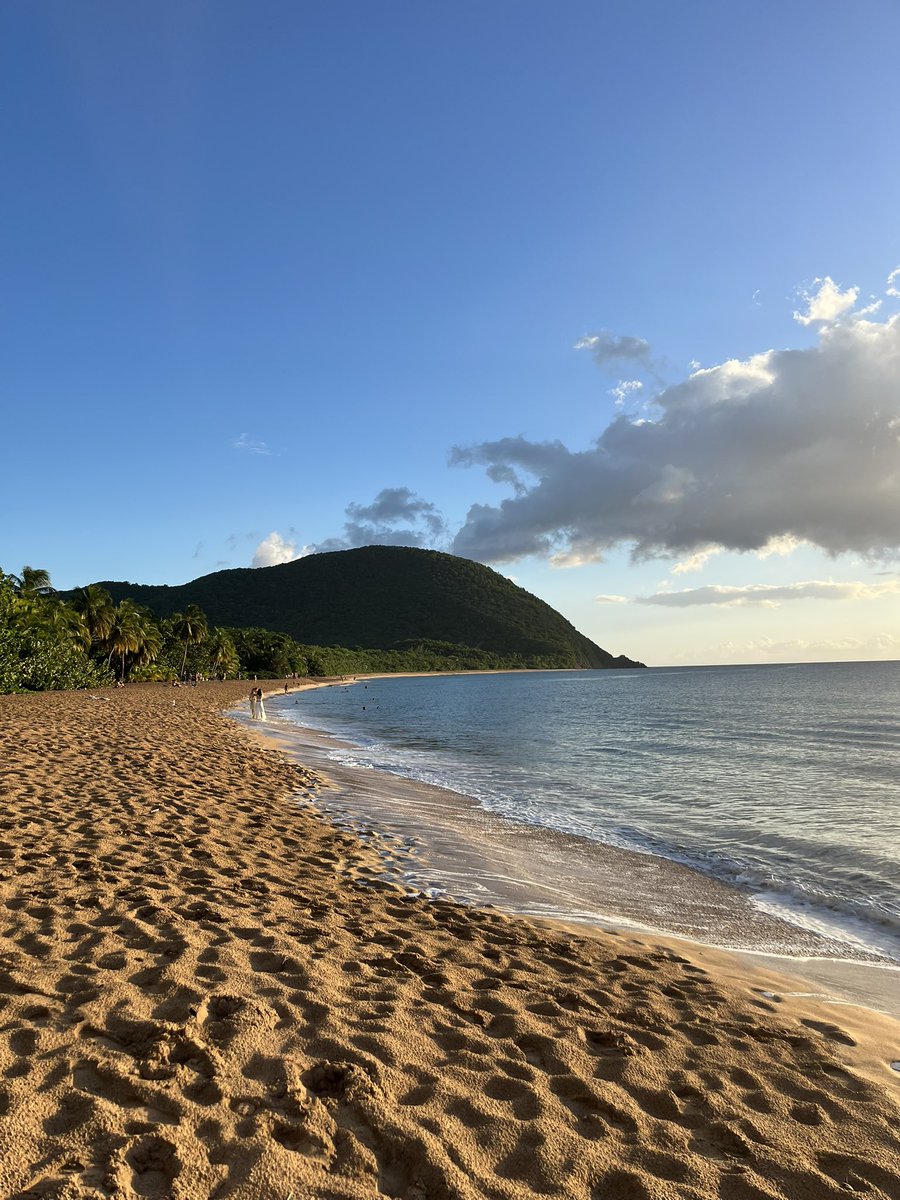 THIS IS GUADELOUPE 
Mettez vos photos les copains que nos îles voisines découvrent un peu
