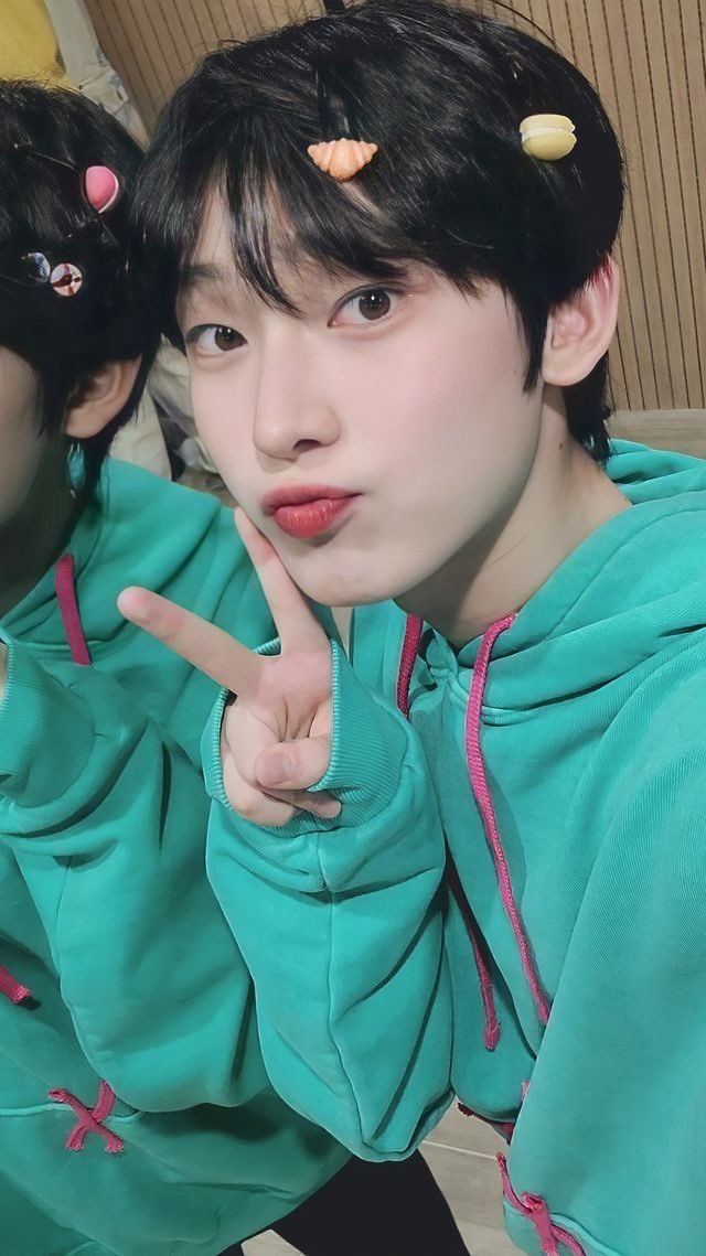 ▸ 𝙋𝙡𝙖𝙮 .ᐟ 𝘮𝘪𝘤𝘩𝘪。🐈 tweet media