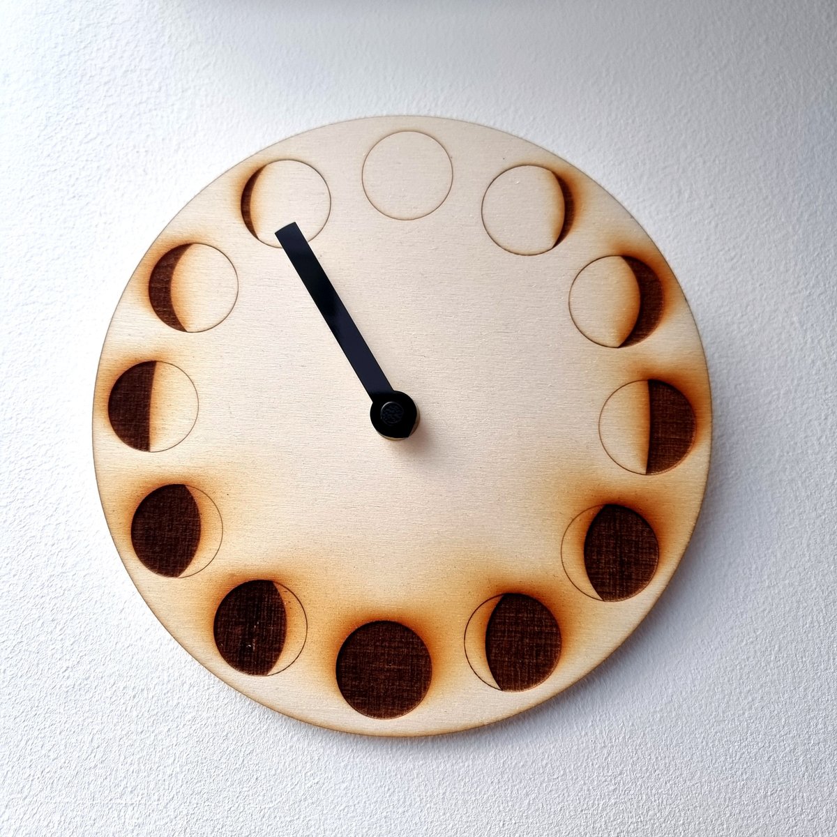 BadgerBuilds's tweet image. Top offer of the season! Minimalist Wooden Moon Phase Clock: Lunar Cycle Tracker, now at an exclusive price of £28.46
etsy.com/listing/134673…
#phases #moon