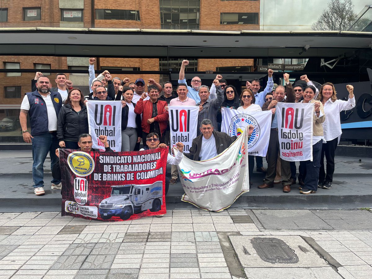 uniamericas's tweet photo. 🇨🇴Nos encontramos con las afiliadas de los sindicatos de limpieza y seguridad en el Taller de Fortalecimiento Sindical, donde compartimos estrategias para la defensa de los derechos laborales, la negociación colectiva y herramientas de protección laboral.💪 https://t.co/2NrxhJTV1f