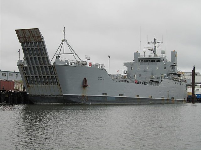 Springbok1973's tweet photo. OTRO CLIENTE SATISFECHO.

Entrar en la rotación - cartera de reparaciones de la U.S. NAVY - U.S. ARMY es una magnifica noticia para TENERIFE SHIPYARDS.

Completada la reparación menor del USAV (US ARMY VESSEL) LSV5 MG GROSS 🇺🇸 en Santa Cruz de Tenerife. No es el primer flat-bottom que repara en Tenerife, y no será el último, para disgusto de algún cargo politico...

Rumbo, de nuevo, a Marruecos, donde esta unidad lleva ya algún tiempo posicionada.

#TenerifeShipYards @TF_ShipYards