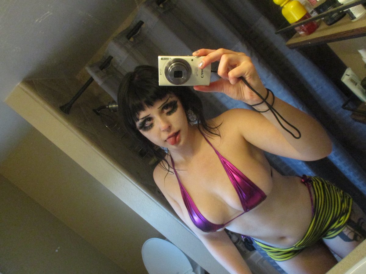 bar6ie6's tweet image. it’s finally summer