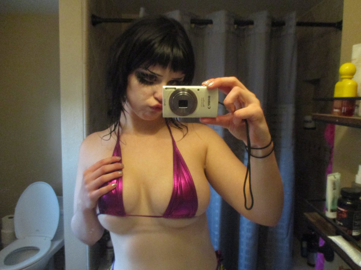 bar6ie6's tweet image. it’s finally summer