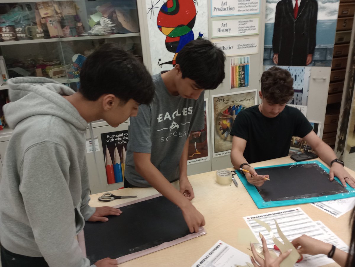 VisualDeyana's tweet photo. Starting to create our Cupcake Display bases with 8th graders for our Cupcake Wars competition between FACS and Art @D13Warriors #ilbsd13 https://t.co/ZpIFdSf5NU