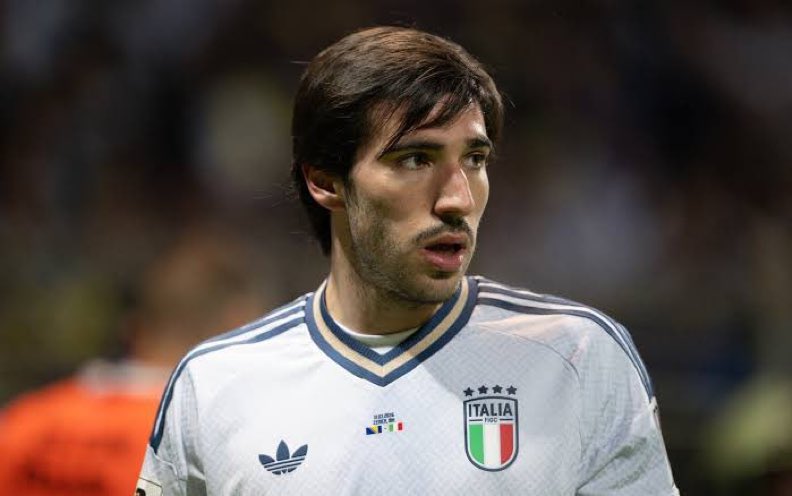 zarab_less123's tweet photo. 🚨 Sandro Tonali is not planning a return to Italy this summer, despite recent reports.
The Newcastle midfielder is keen to stay in the Premier League and features on the shortlist of several top clubs. He wants to continue at the highest level in England.
#Tonali #NUFC #PremierL https://t.co/bZ0pfMTjeS