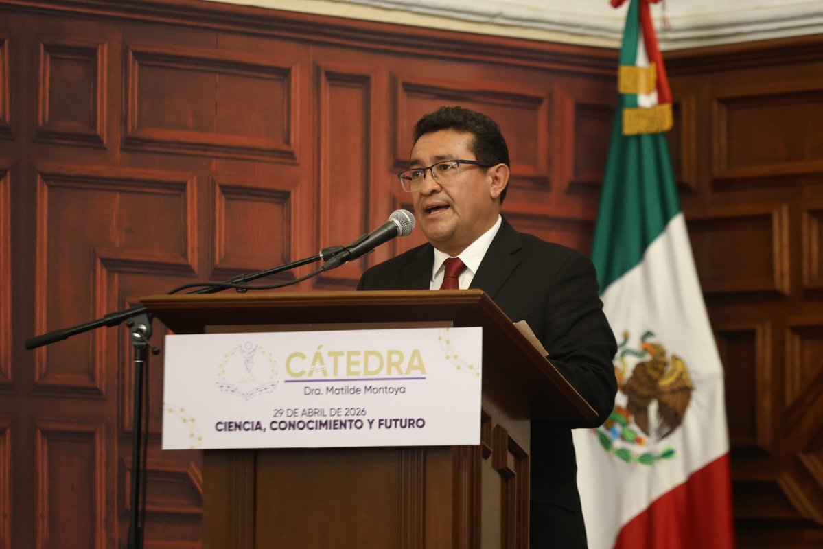 🤝El diputado <a href="/SoyPavelGaspar/">Pavel Gaspar Ramírez</a> destacó que la Cátedra Magistral Matilde Montoya honra a una mujer que libró dos batallas: la del saber y la de los prejuicios, abriendo camino a otras y demostrando que la ciencia es una herramienta de transformación social.

👩‍🔬Con la presencia de