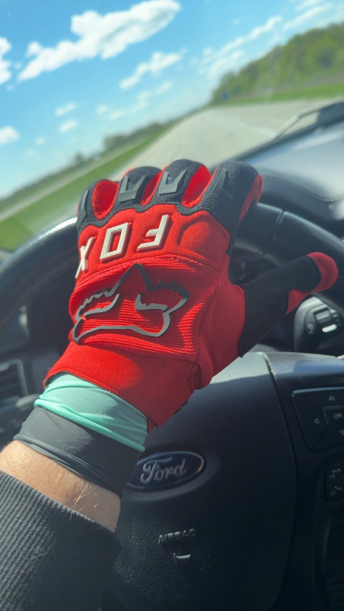 switchfireman's tweet photo. Imagine how sweaty I’d get if I went mountain biking double gloves under the bike gloves

Take them off over your face so it all drips down onto you https://t.co/RDWH4A3EZM