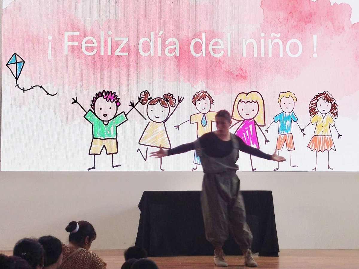 🧸🎭 La Cía. de Títeres de la UAEH, Caja Negra, y Gissel Luna, cuentacuentos de la Compañía Mítica de Zancos de la UAEH, Trotacielos, celebraron a las infancias en el CCU “César Sánchez Lozano” en Zimapán. ¡Gracias por acompañarnos! ✨

#CulturaUAEH #SomosCultura #UAEH