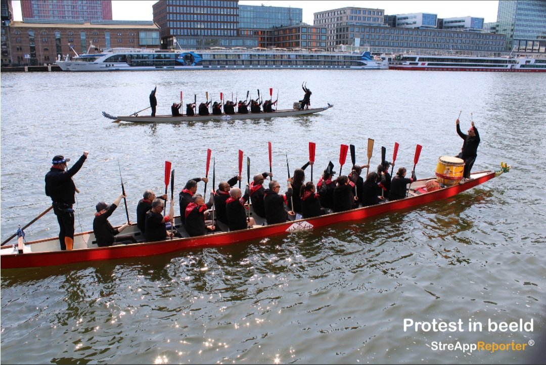 protestinbeeld's tweet image. Mooie en drukbezochte bijeenkomst vanmiddag in #amsterdam vanwege feit dat 75 jaar geleden de eerste #molukkers per boot in Nederland arriveerden. Het is tijd voor een monument, en voor excuses zoals ook #halsema aangaf.