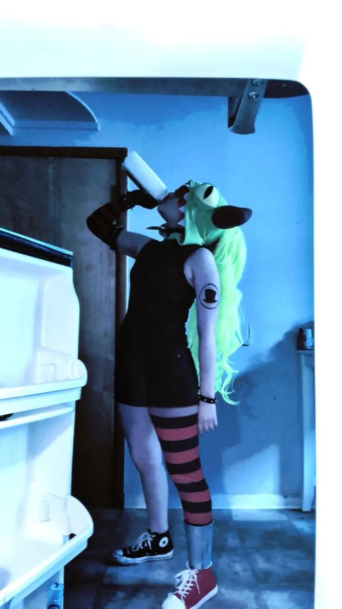 StrngeNightmres's tweet photo. Fridge raid!! (Flug just bought that milk)
#villainous #villanos #blackhatorganization #demenciavillainous #cosplay https://t.co/kF15xNg5oL