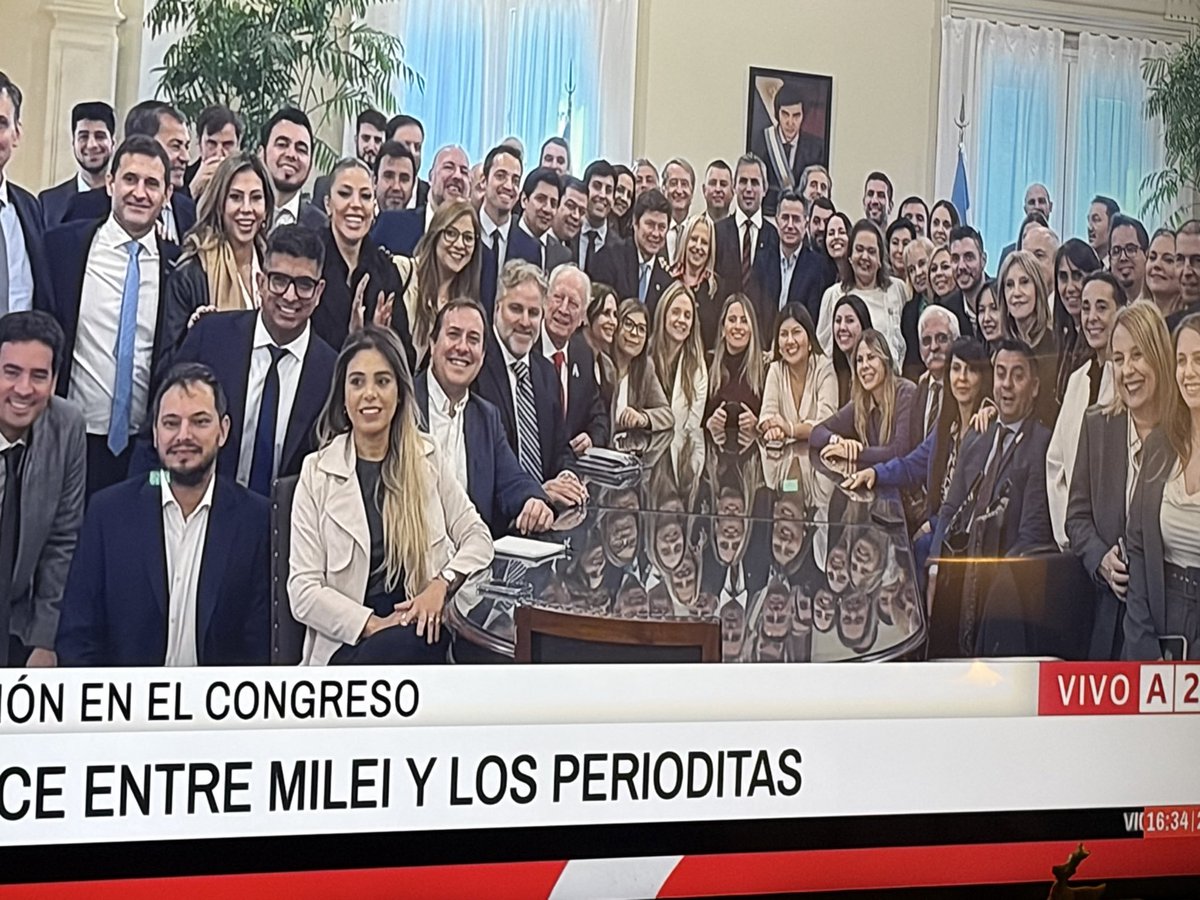 ferminia_v's tweet image. Lo escribió Saracho. 
#A24