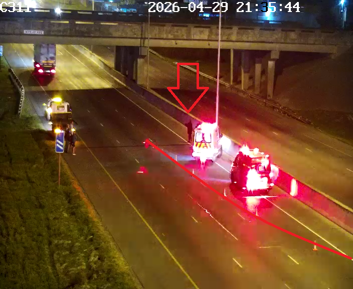 CapeTownFreeway's tweet image. Crash: R300 Southbound at Bottelary Road. Right lane closed, no delays. #BeTheChange