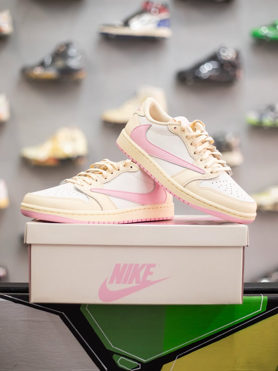 JustFreshKicks tweet media
