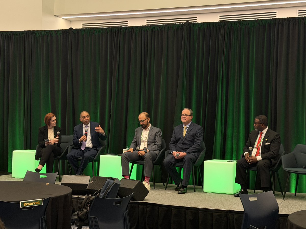 MasonNatSec's tweet image. LIVE from @GeorgeMasonU’s AI Expo, @jamil_n_jaffer: If we’re going to win the AI race with china, it won’t be through the number of PhDs we create, amount of state knowledge we push out, etc. We’re going to win through constant innovation, as we always have.