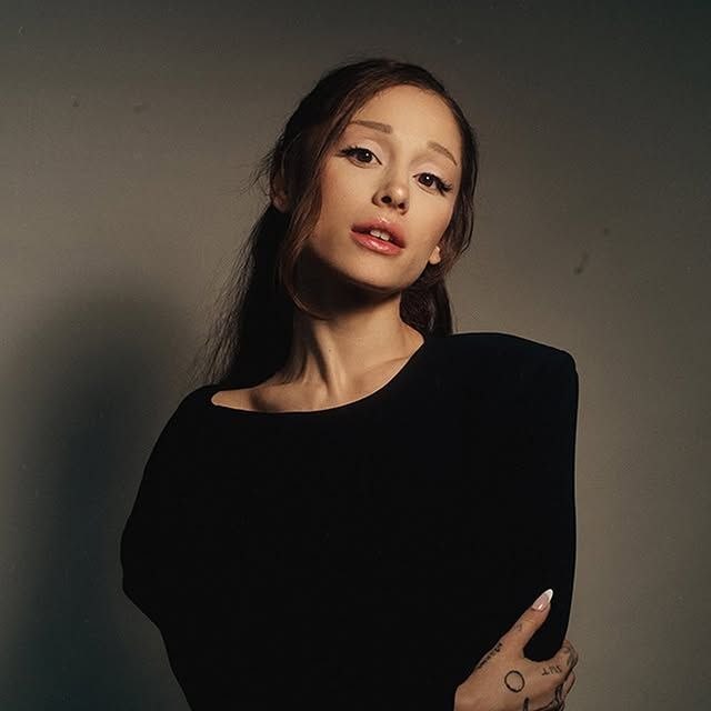 Celeb_myworld's tweet image. 🚨| #Arianagrande returns. Pre-add the forthcoming album, petal, now on Apple Music