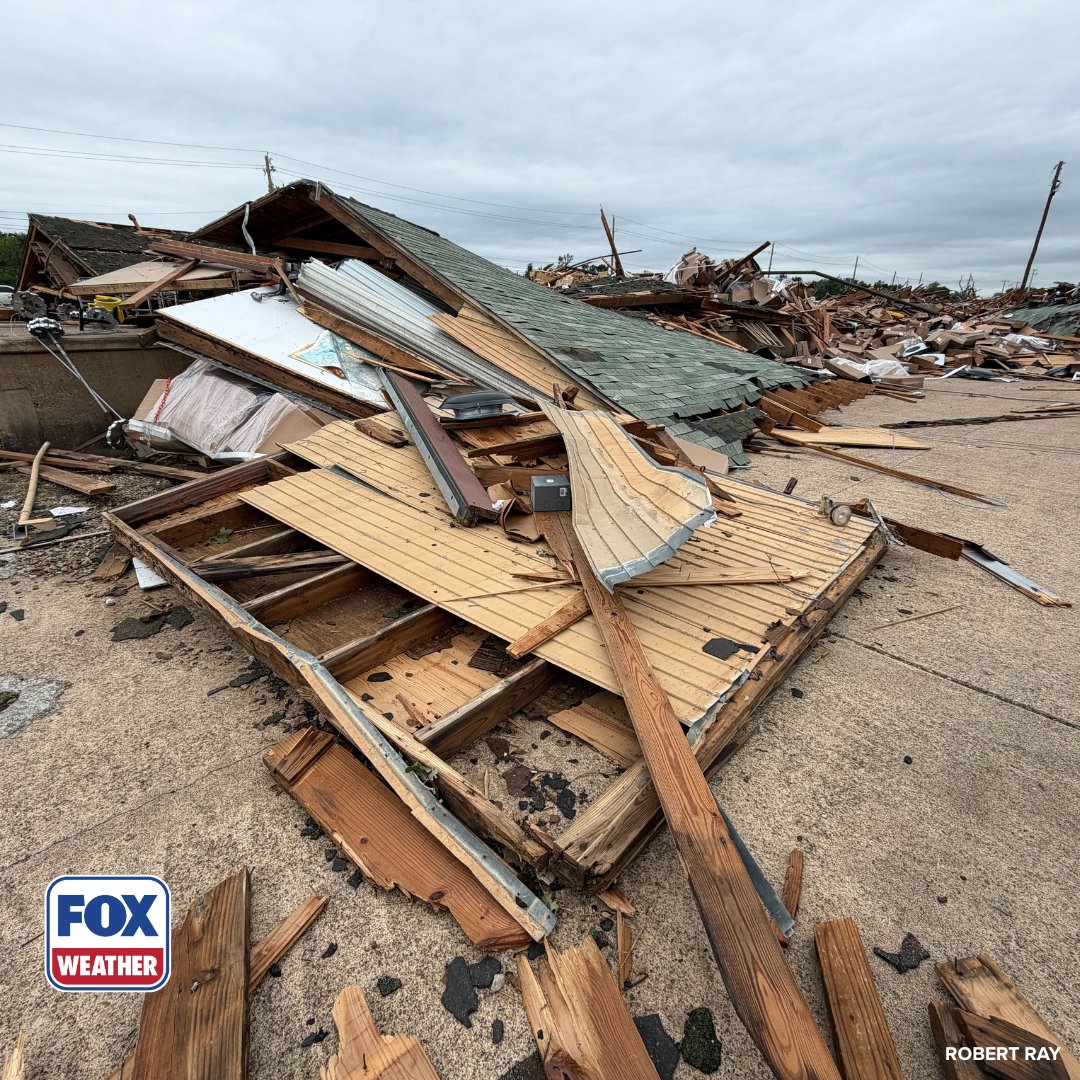 foxweather's tweet image. GROUND TRUTH: A destructive tornado tore through the town of Mineral Wells in north Texas, leaving a trail of significant structural damage and injuries. FOX Weather Meteorologist @RobertRayWx  is live on the ground bringing you the latest on this disaster.

#texas #tornado