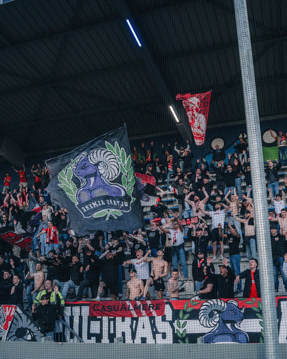 AlmereCityFC's tweet image. Passie en strijd, op en buiten het veld 😍

#DBOALM