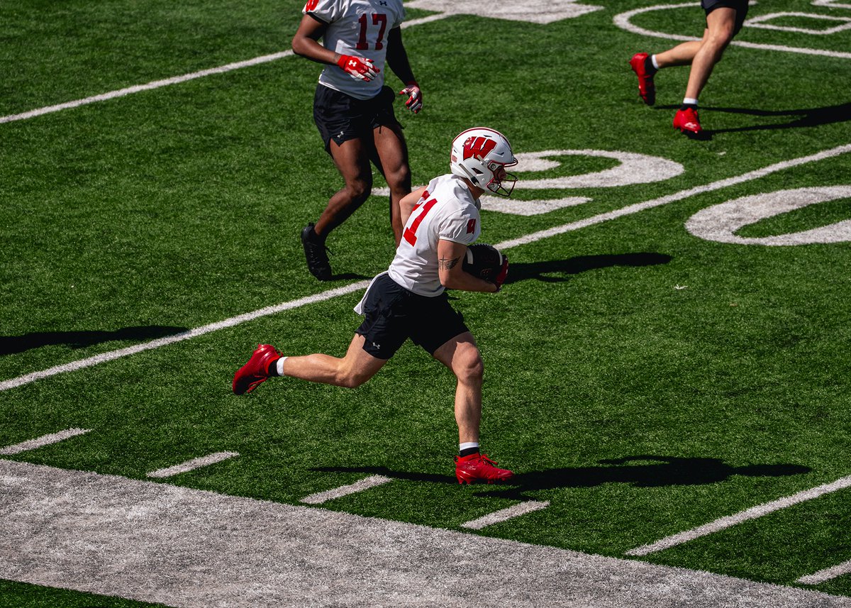 Wisconsin Football tweet media