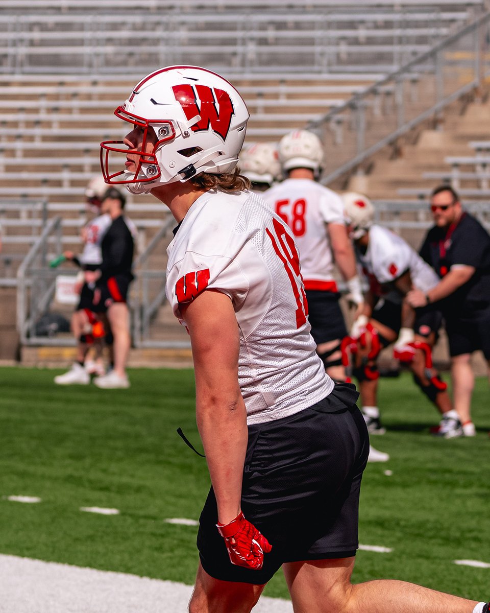 Wisconsin Football tweet media