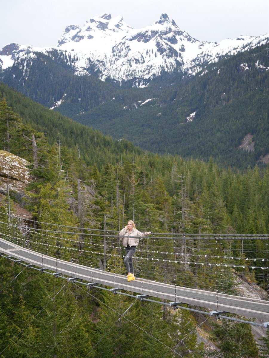 taty_expert's tweet image. Sea to Sky Gondola in Squamish 🇨🇦 — 16 minutes up, and suddenly you’re in winter. 

Snow-capped peaks, a suspension bridge that wobbles just enough to remind you you’re alive, and views that don’t fit on a phone screen. Highly recommend.

#canada #vancouver #squamish