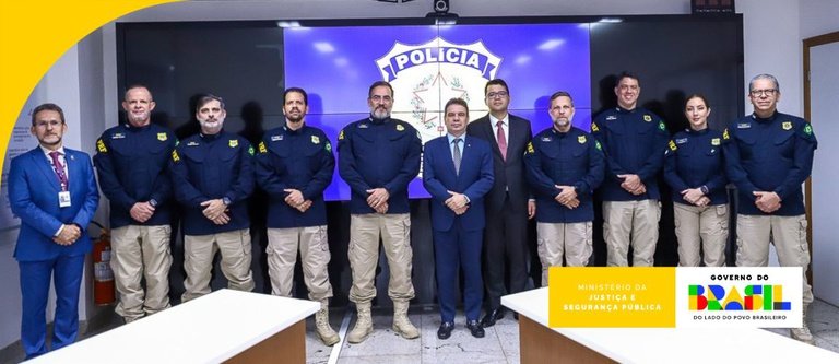 Ministro Wellington Lima acompanha resultados operacionais da PRF e implantação de câmeras corporais

Dados de 2023 a 2025 mostram aumento de quase 20% nas apreensões de maconha e queda de 45% nas ocorrências com potencial letal.

Saiba mais em: gov.br/prf/pt-br/noti…