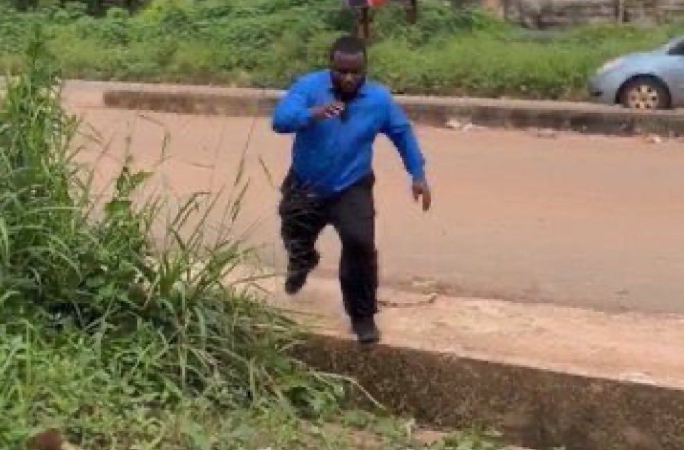 Perfect description of Twitter men when their fellow man drop post and when a fyn lady drop post.

Wetin man do man 🥱🙆🏻

Men when                  Men when 
A fellow man.            A woman 
Drop post.                  Drops post