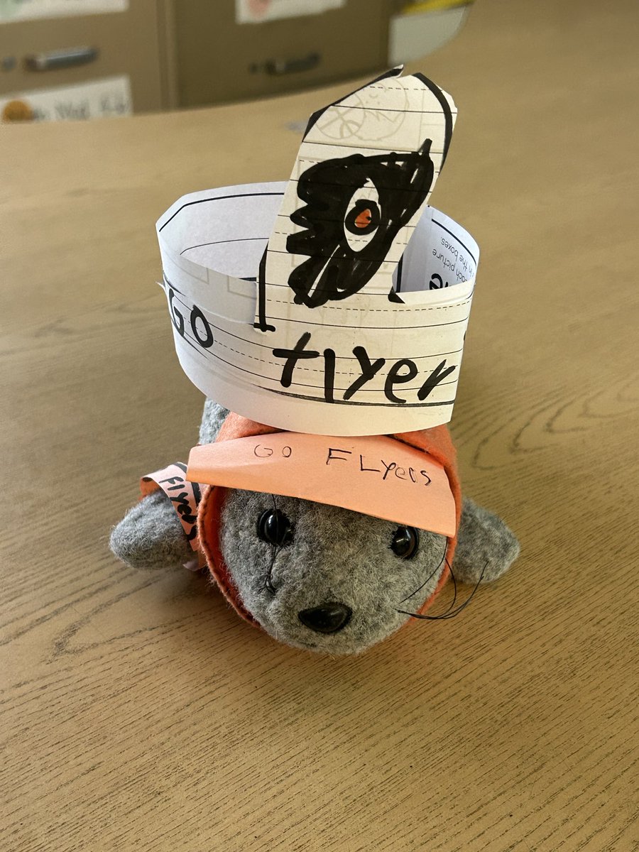 ConservativeGG3's tweet image. As you can tell, the kids are pumped for tonight’s game! They got Lucille pumped too by making her some more Flyers gear! 😂🏒🥅🧡🖤

#IgniteTheOrange #LetsGoFlyers #TeacherLife