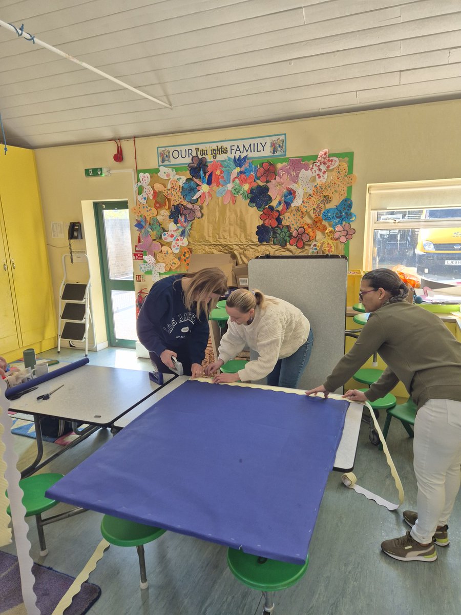 StAndrewsSW16's tweet image. The Unity Group have been working behind the scenes on refreshing different areas of the School. Notice boards, displays🖼 and jet washing the Peace Garden.💦🧽 Thank you! 🙏🏽#volunteering #makingadifference