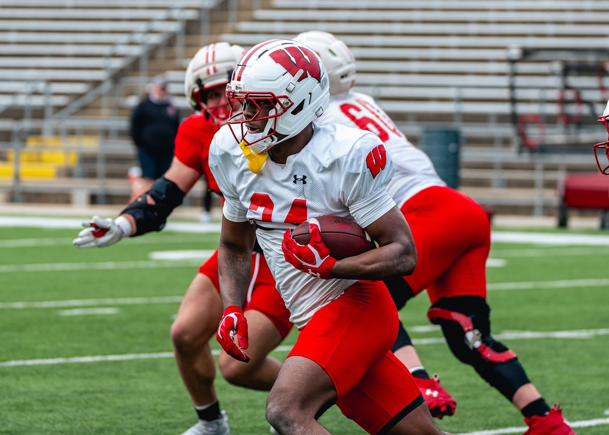 Wisconsin Football tweet media