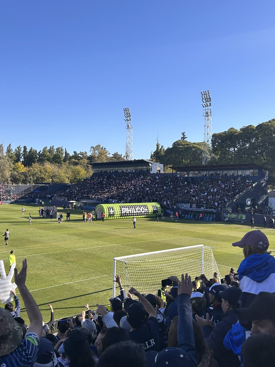 1975: 20mil socios, cifra más alta alcanzada en Cuyo. 

1982: Primera vez de un club cuyano en meter +40mil personas. 

2023: 20mil a Córdoba, record de convocatoria fuera de la provincia. 

2025: 10k a Córdoba.

2026: Record en Brasil: 3mil.

¡ÉL MÁS POPULAR DE CUYO DESDE 1913!