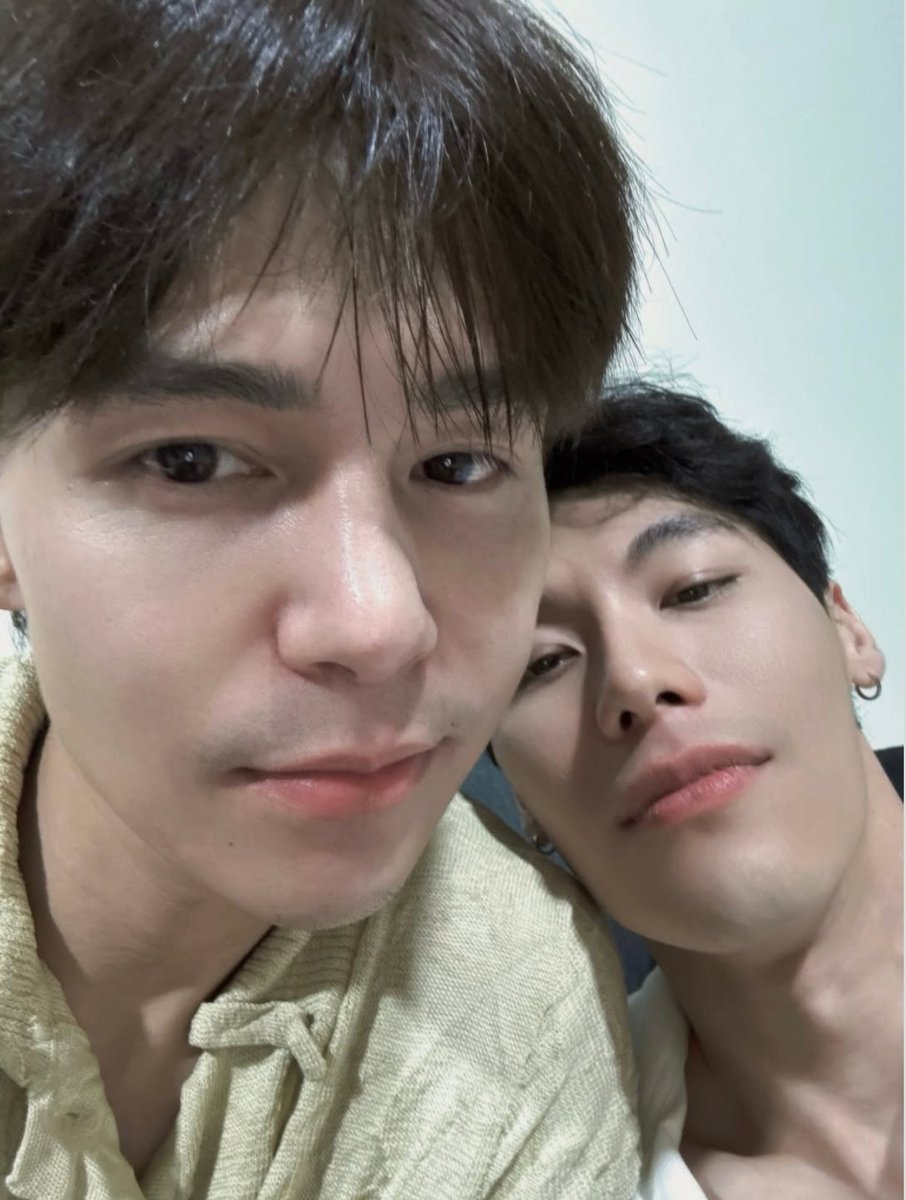 permastera's tweet photo. omggg they're so silly i love them 😭🤏🏻
#plapodd #papangt #PODPAPANG https://t.co/bN3gWonIsg