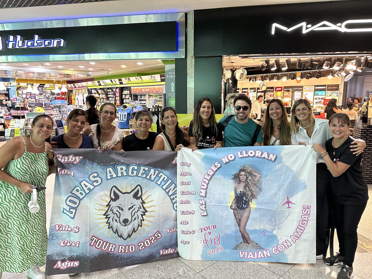 vitortarcio's tweet photo. @voude99 Fã há mais de 30 anos merece ir de 99 para ver La Reina Shakira 🐺 #TMNR #TodoMundoNoRioPede99 
Só pela Shakira estou vencendo minha agorafobia para poder ir aos seus shows.
Aqui não tem IA. Só um sonho. https://t.co/NYn9VvDCpy