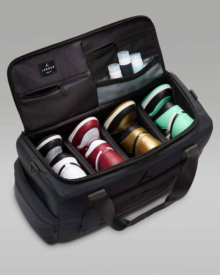 SNKR_TWITR tweet media