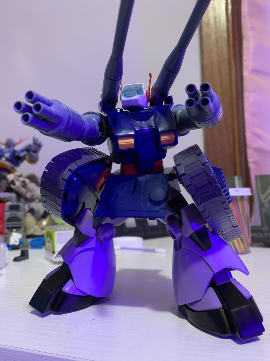 ACuterWitch's tweet photo. @Flytrus I kitbashed a similar idea. I call it the Perfect Domtank (Perfect Zeong is a Zeong with legs, after all) https://t.co/sGnnY8D9rt