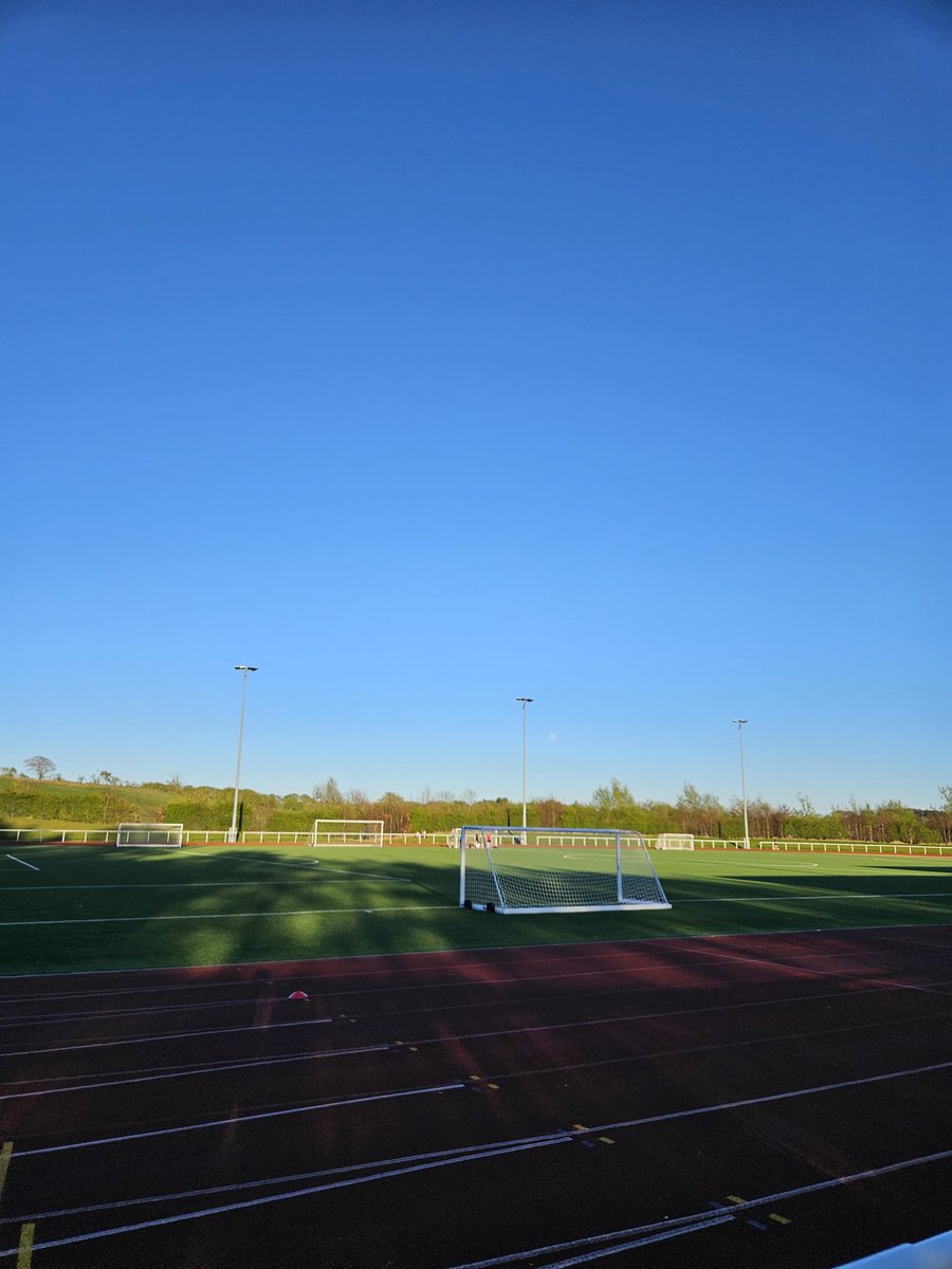 Mrs_Daye's tweet photo. Gorgeous evening for a walk with husband while the sporty daughter trains ☀️. https://t.co/CHOtbmpuy8