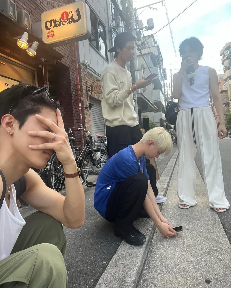 they look so cool please let me in the friendgroup