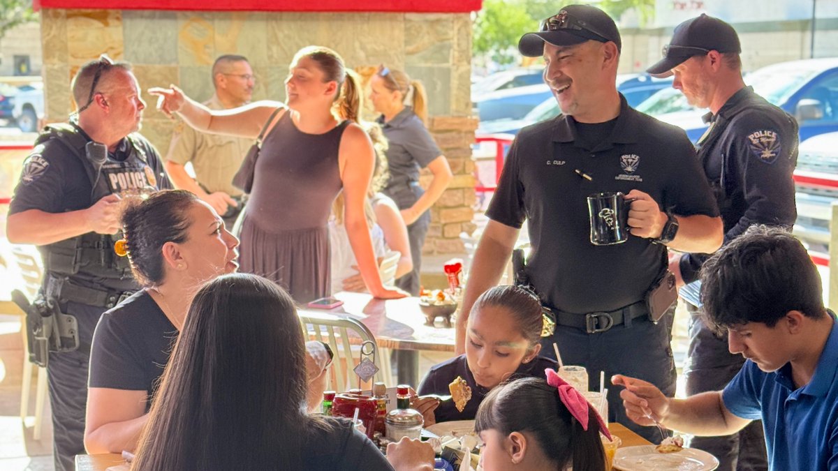 ElMiragePD's tweet photo. This morning, Biscuits Café and its dedicated staff hosted our first multi-agency Coffee with a Cop event in Surprise. A big thank you to the @MCSOAZ  and @Surprise_PD for partnering with us on this wonderful event, and to the community members who came by to join us. The officers and deputies always appreciate the opportunity to share a cup of coffee and connect with the community in such a public and social setting. After this great turnout, we look forward to having another multi-agency event in the coming months.