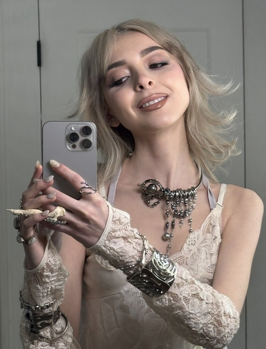 sophie powers tweet media